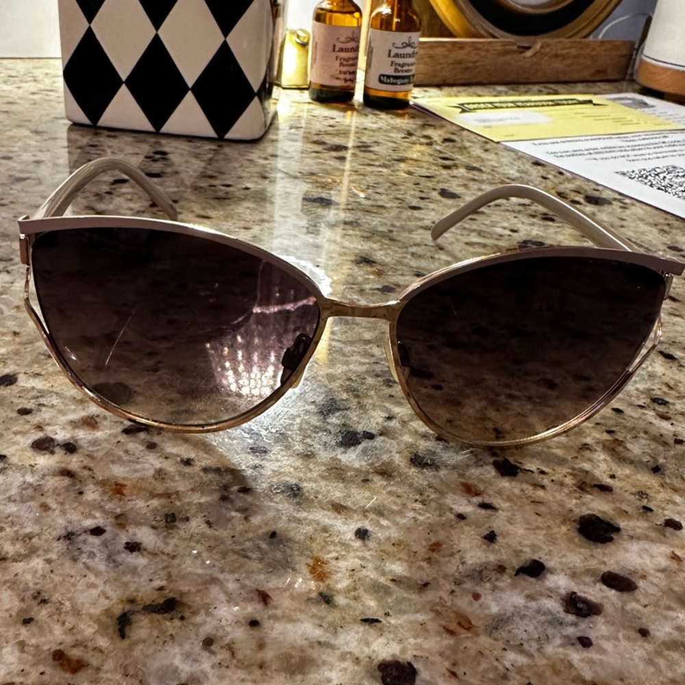 Stylish Gold Sunglasses